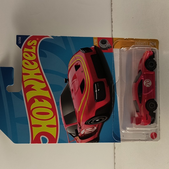 D11 Hot Wheels Porsche 935 red with shipping protector - Picture 1 of 4